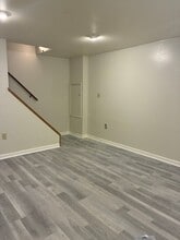 Building Photo - 172 Center St