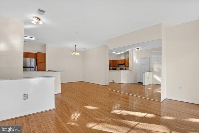 Foto del edificio - 4142 Fountainside Ln