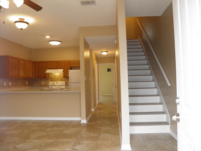 Foto del edificio - 1843 Whispering Oaks Ln