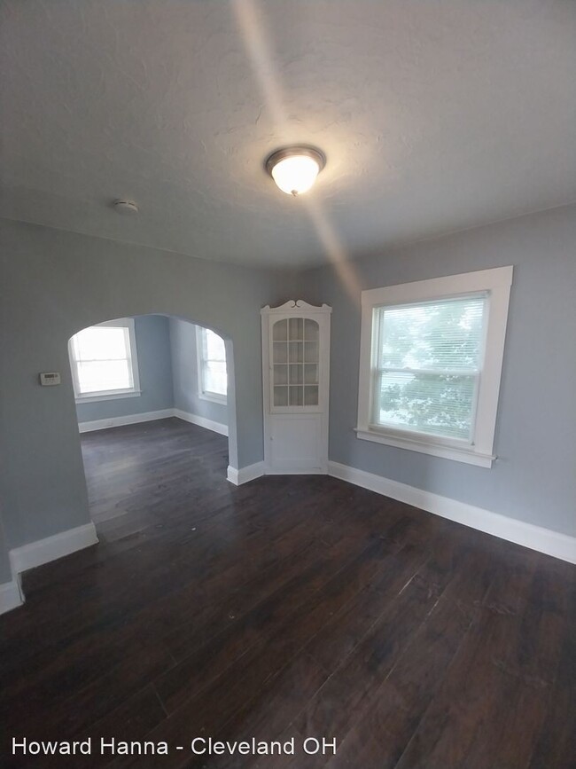 Building Photo - 3 br, 1.5 bath House - 19001 Pasnow Ave