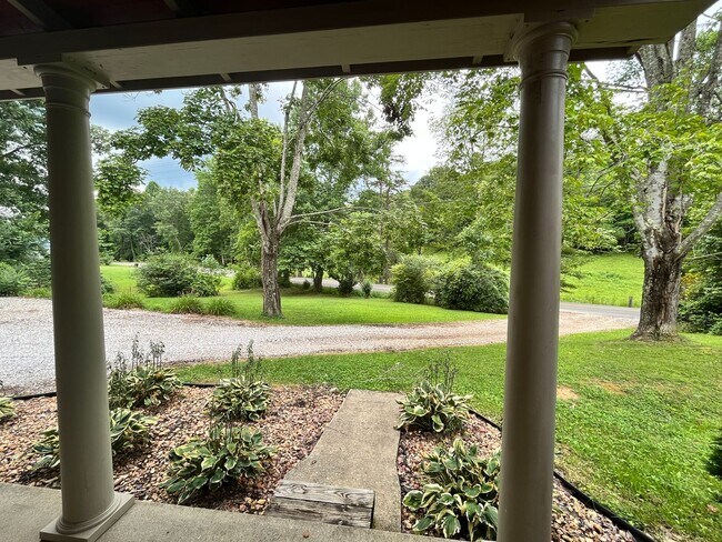 Building Photo - Beautiful Three Bedroom Home close to Grov...