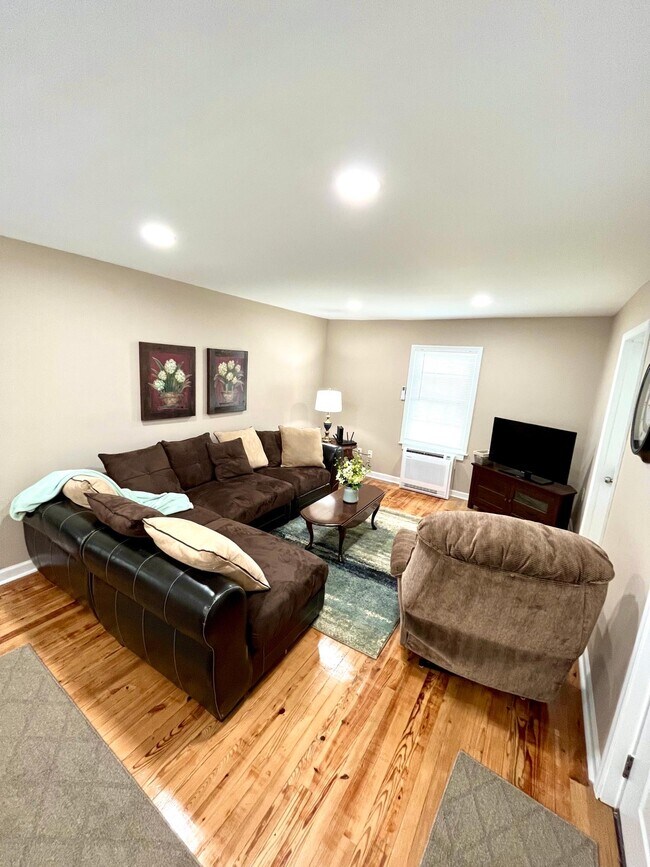 Building Photo - 305 Starnes Cove Rd