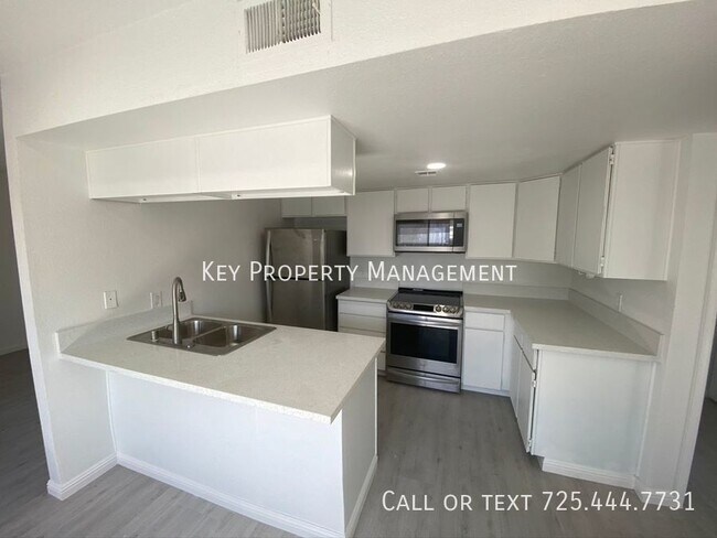 Building Photo - UPSTAIRS 2 BEDROOM & 1 BATH FOURPLEX UNIT ...
