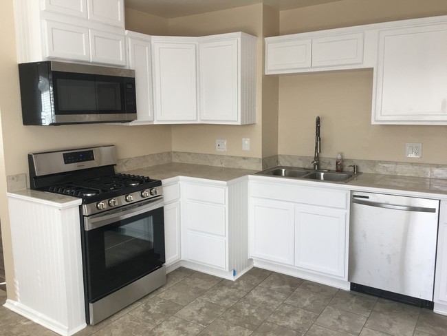 44710 Fig Ave Unit 44710 Lancaster Ca 93534 Apartment For Rent In Lancaster Ca Apartments Com