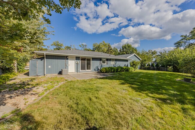 Building Photo - 124 Westover Ln