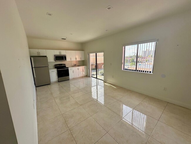 Foto del edificio - 241 E 6th St