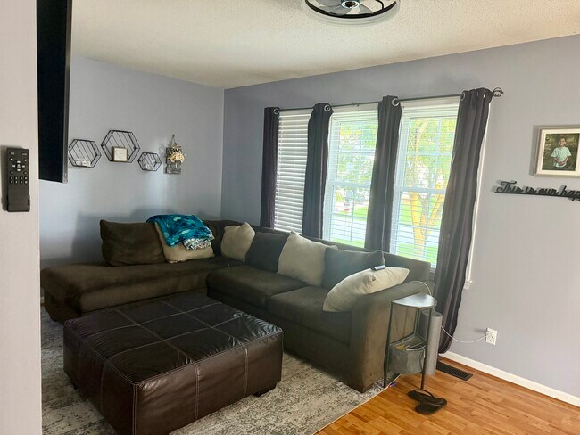 Foto del edificio - 211 Sharon Ln