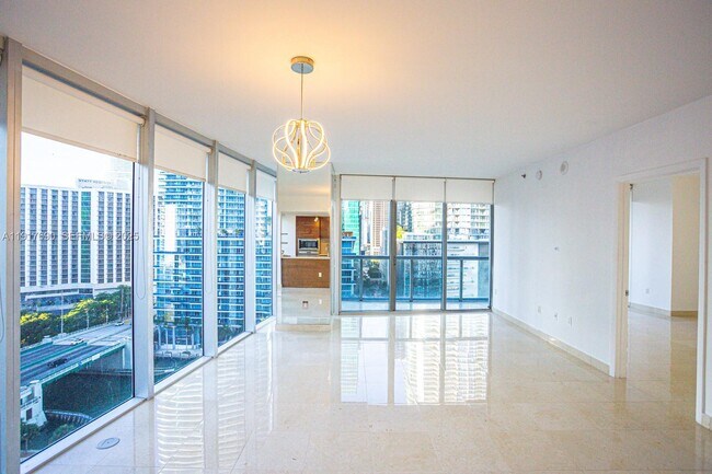 Foto del edificio - 475 Brickell Ave