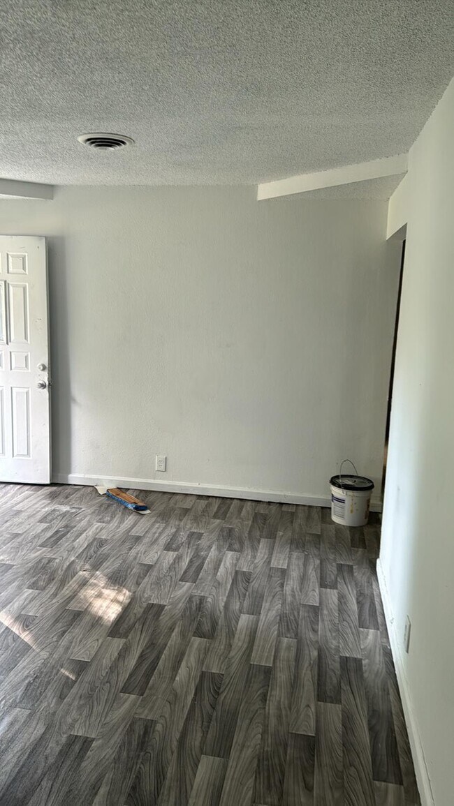 Foto del edificio - 30 Delores Dr