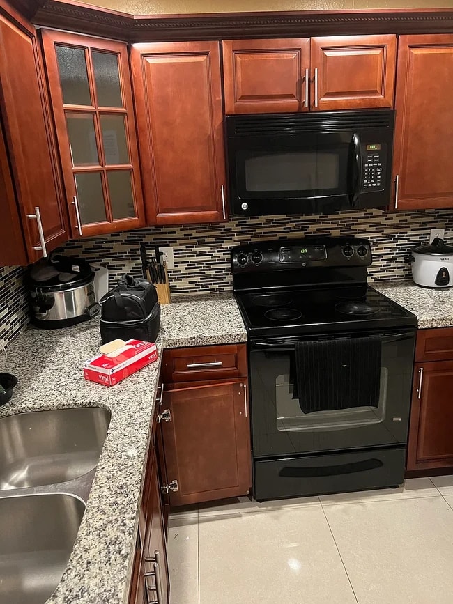 Foto del edificio - 813 NW 19th Ave