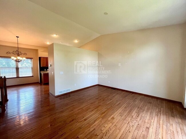 Building Photo - 1313 Coolcrest Dr