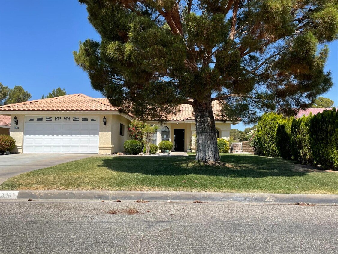 Primary Photo - 27558 Cloverleaf Dr