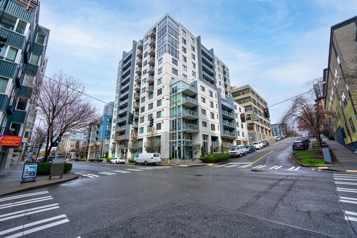 Condo at The Parc - 76 Cedar St