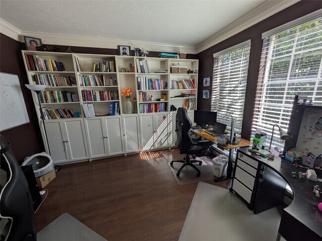 Foto del edificio - 9222 Symphonic Ln