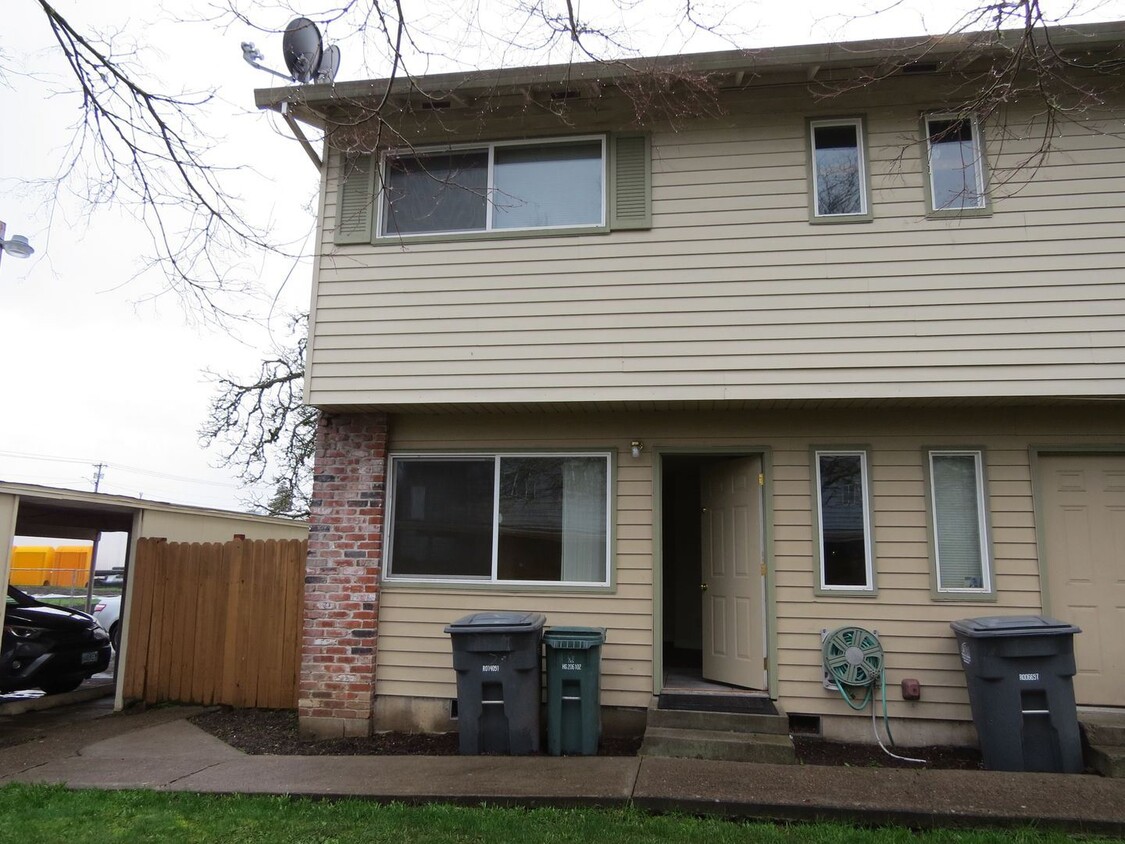 Primary Photo - 1104 SE Baseline St
