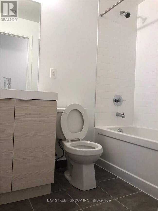 Photo du bâtiment - 621-621 Sheppard Ave E