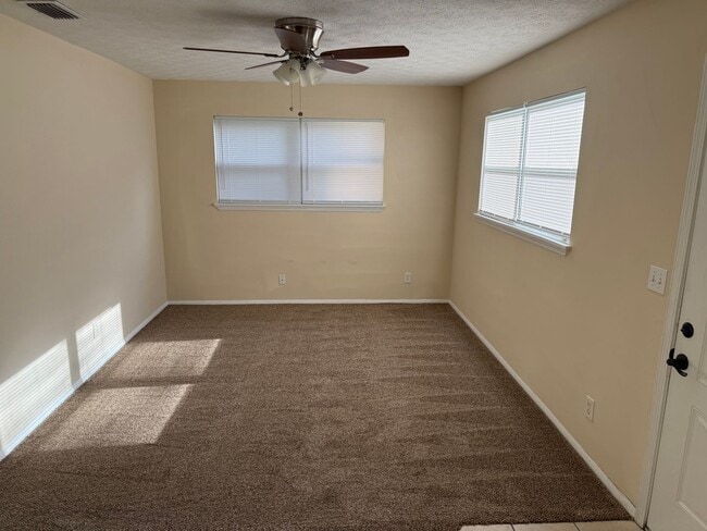 Building Photo - Move in ready 4 bedroom home!