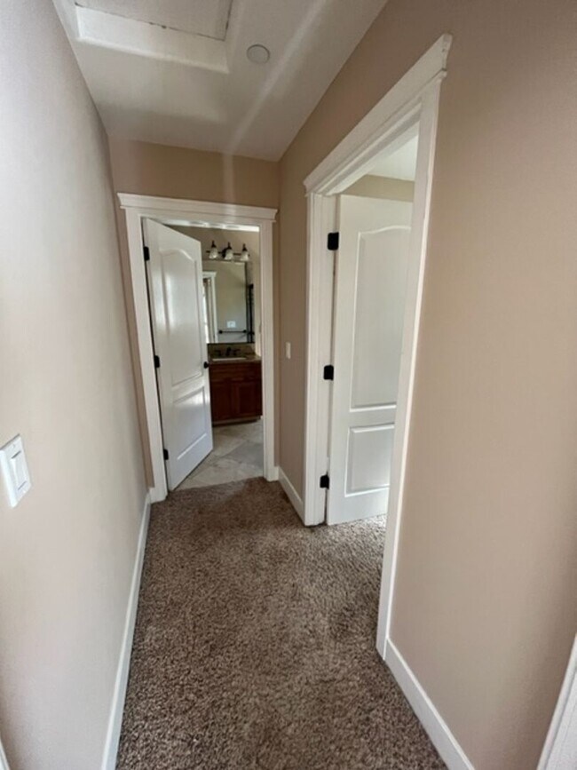 Foto del edificio - 241 Foothill Blvd