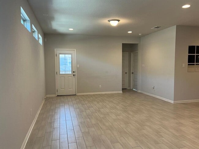 Building Photo - 124 Old Stage Coach Rd