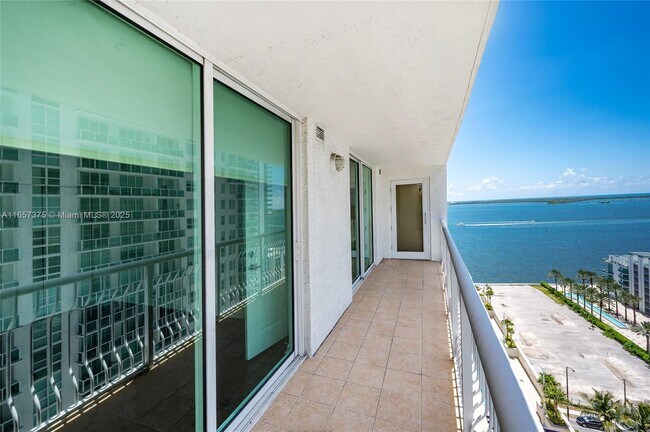 Building Photo - 1200 Brickell Bay Dr