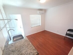 Building Photo - 919 N 19th Ave