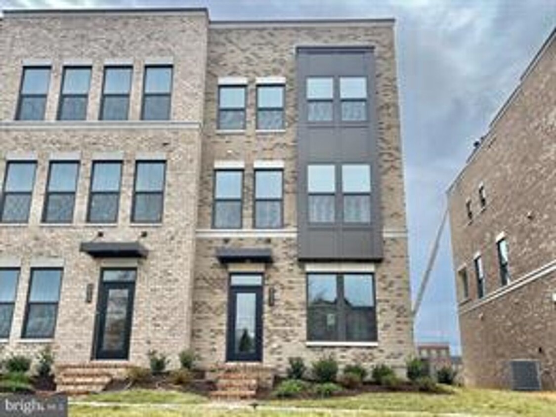 Foto principal - BRAND NEW TOWNHOME IN VILLAGES OF URBANA