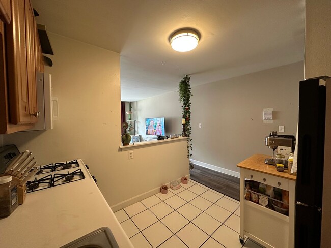 Interior Photo - 3069 Oakland