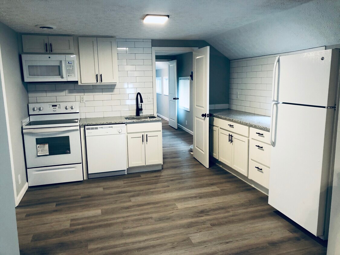 Primary Photo - 2416 W 10th St