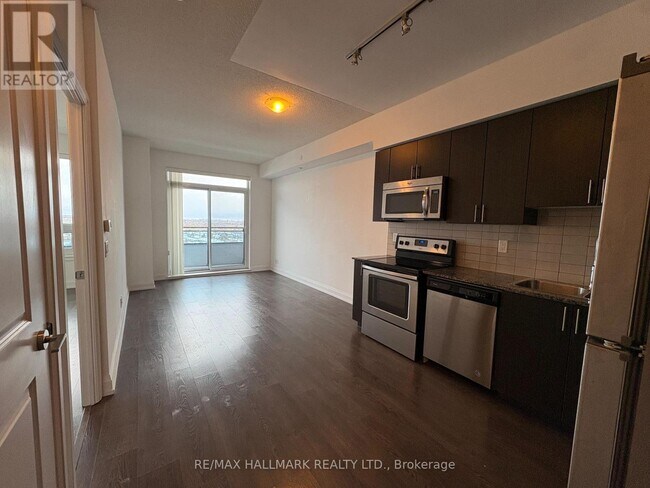 Photo du bâtiment - 7890 Bathurst St