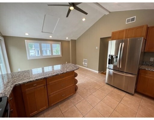 Building Photo - 156 Holten St