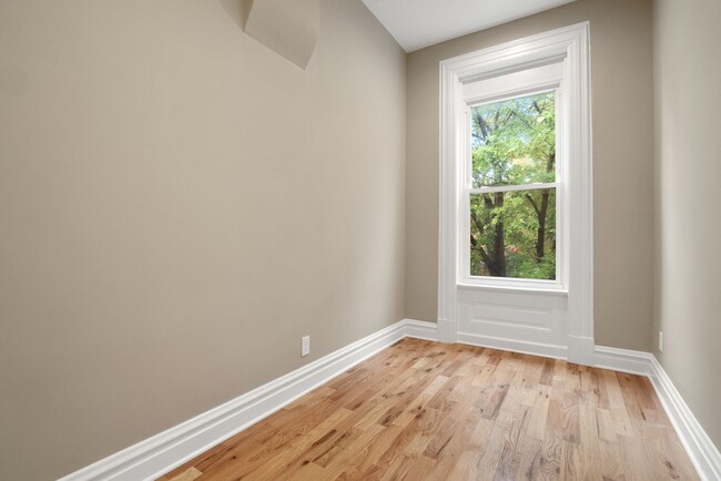Building Photo - 4562 Arco Ave