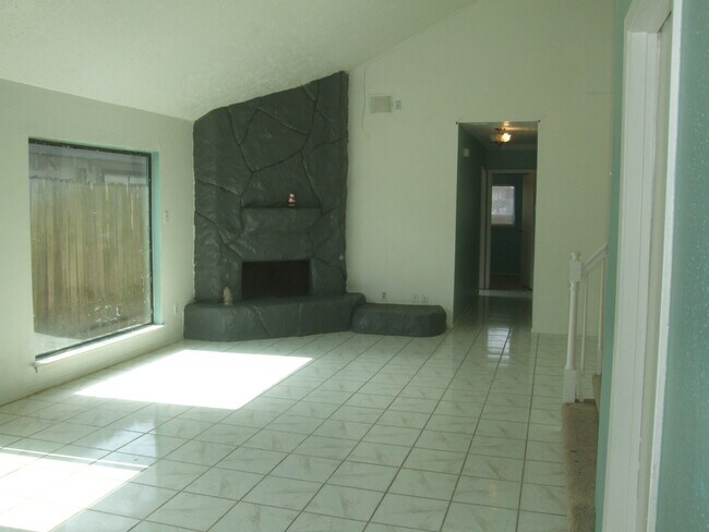 Building Photo - 10029 Lasaber Ct