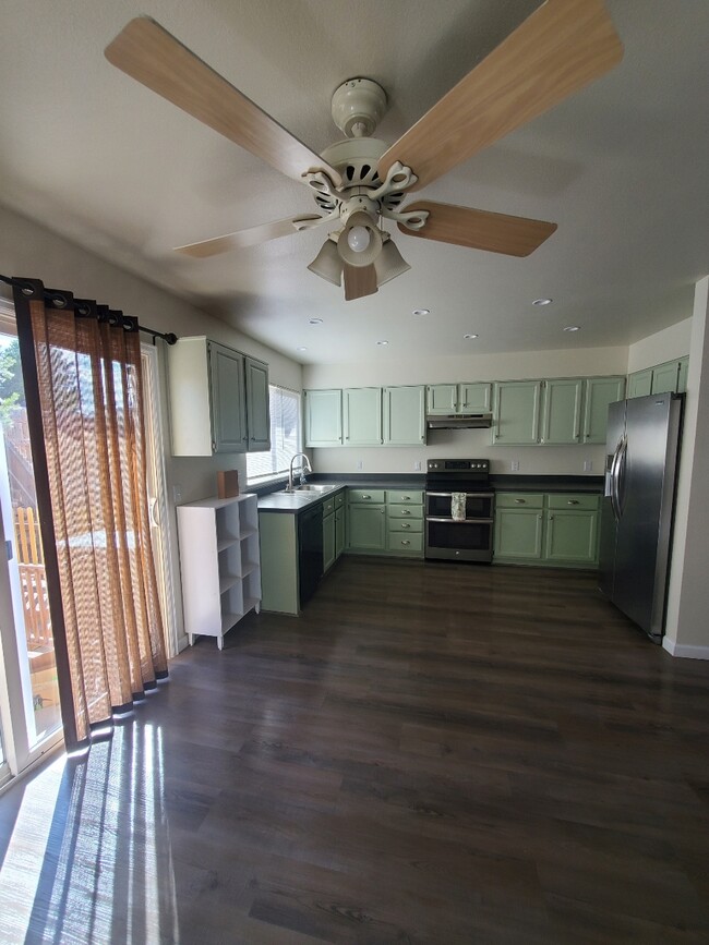 Building Photo - 2719 Lear Dr