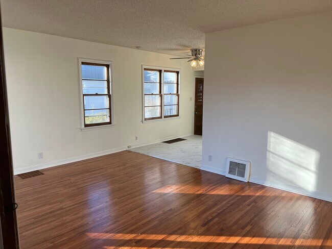 Building Photo - 2908 Texas Ave S