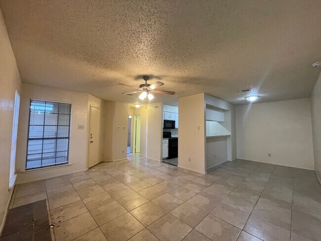 Building Photo - AVAILABLE NOW - 2 BEDROOM 2 BATH APARTMENT...