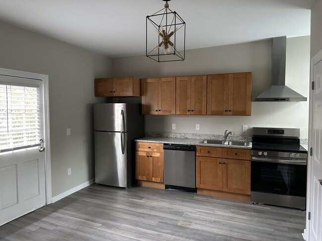 Building Photo - 218 College St