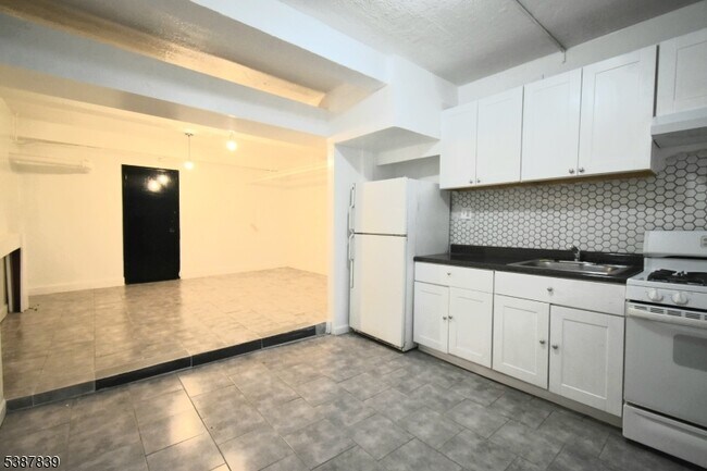 Foto del edificio - 148 Chancellor Ave
