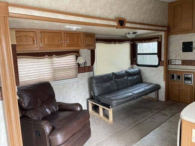 Building Photo - Homey RV for a Lease to Own!