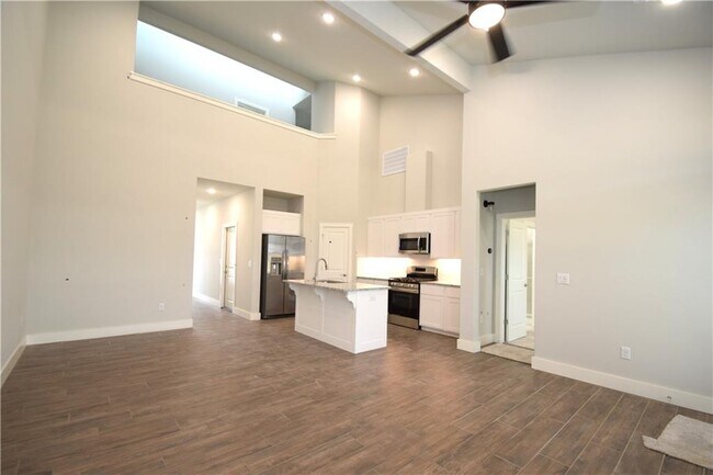 Foto del edificio - 481 Amethyst Rd