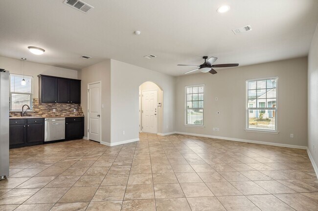 Foto del edificio - AVAILABLE NOW! NOW 3 BEDROOM HOME LOCATED IN SAN MARCOS, TX!