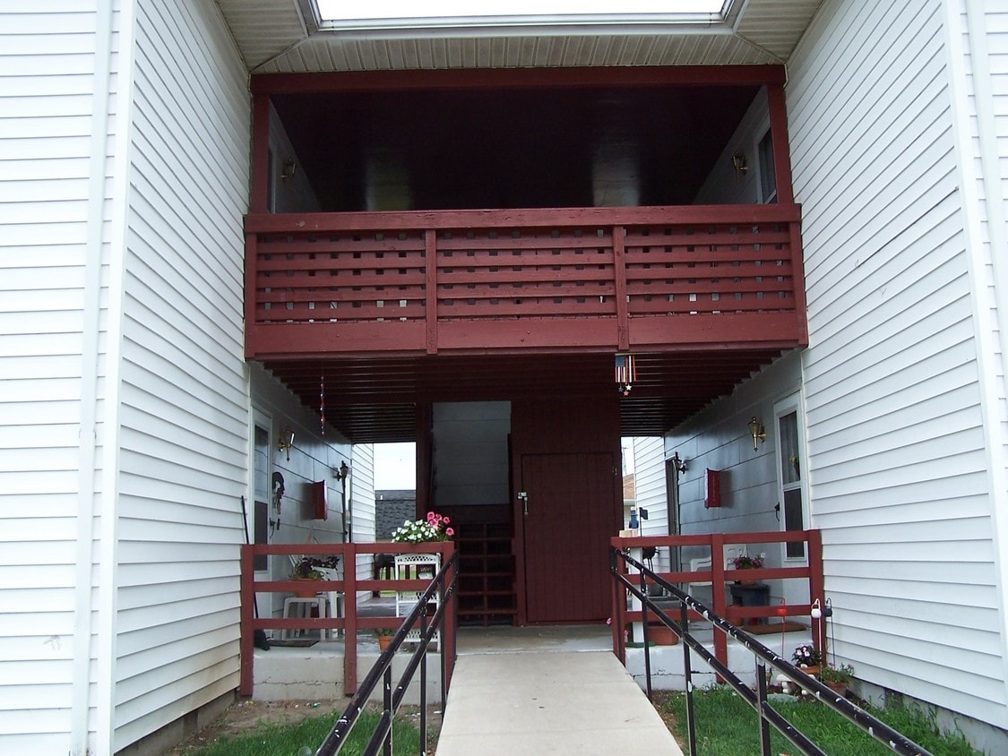 Primary Photo - Peggy Dee Apartments