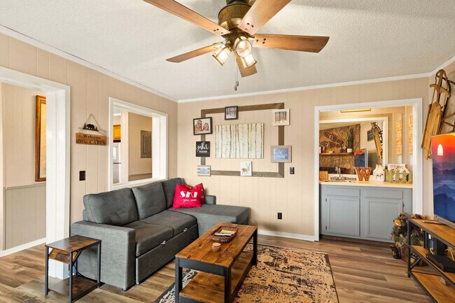 Foto del edificio - 301 Pinnacle Inn Rd