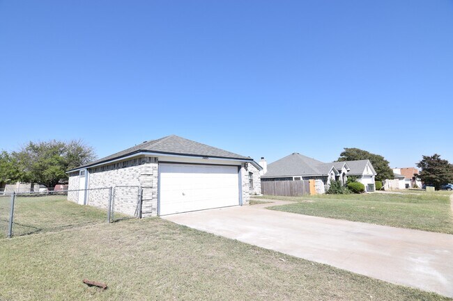 Foto del edificio - 3405 Rainforest Ln