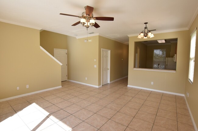 Building Photo - Beautiful 3 Bed 2.5 Bath Gated Condo for R...