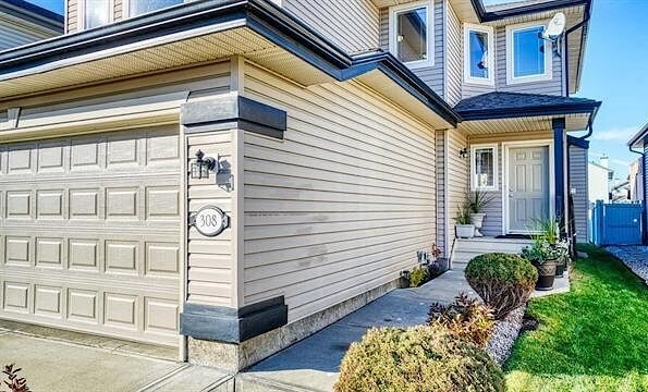 Photo du bâtiment - 308 Gibb Close NW