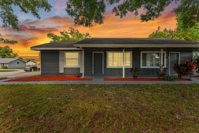 Building Photo - 2201 Spanish Vistas Dr