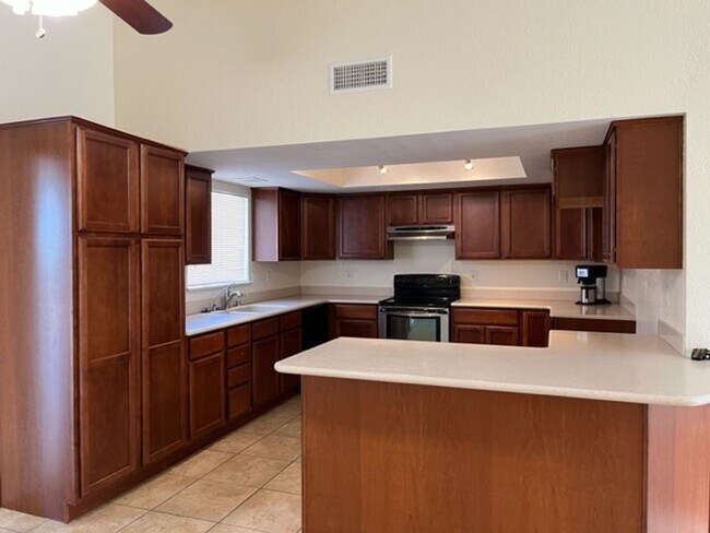 Foto del edificio - 3 Bedroom Home with Bonus Room!