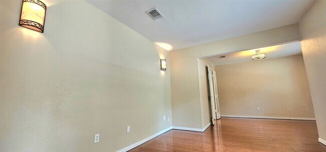 Building Photo - 22 W Broken Oak Ct