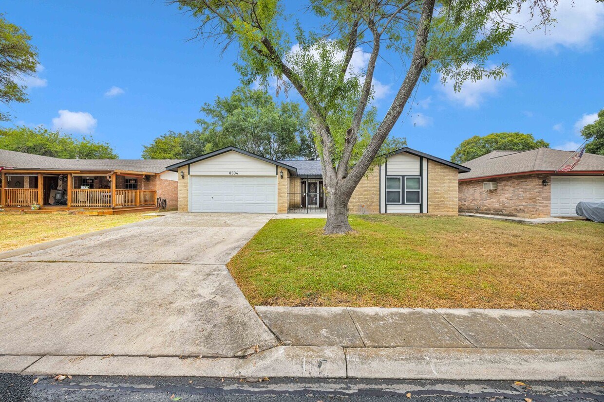 Foto principal - Beautiful Home in San Antonio's NW availab...