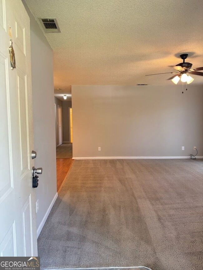 Building Photo - 137 Royal Cir